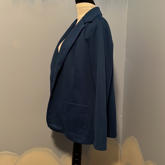 Alfred Dunner blue women’s suit jacket, size 18 (but has been altered) $15 - Picture 3 of 6